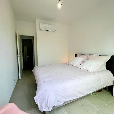 Appartamento Avec Jardin Proche De La *